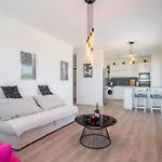 Modern Beautiful Close To The Center Apartmán