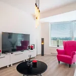 Modern Beautiful Close To The Center Apartmán