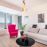 Modern Beautiful Close To The Center *