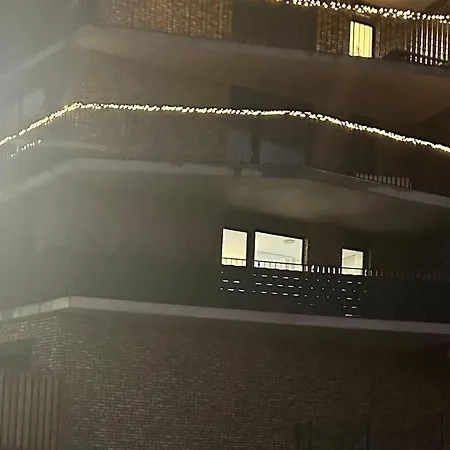 Modern Beautiful Close To The Center דירה