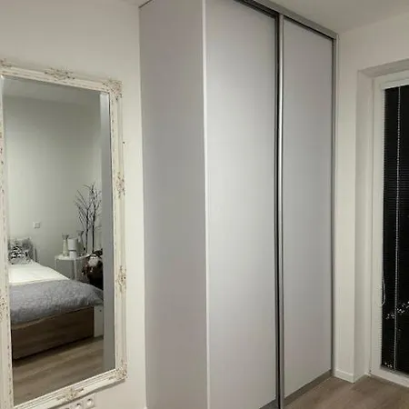 Modern Beautiful Close To The Center דירה