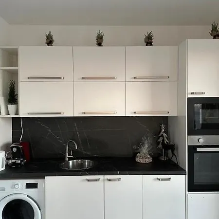 Apartman Modern Beautiful Close To The Center