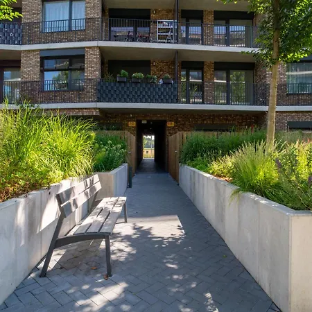 Modern Beautiful Close To The Center *