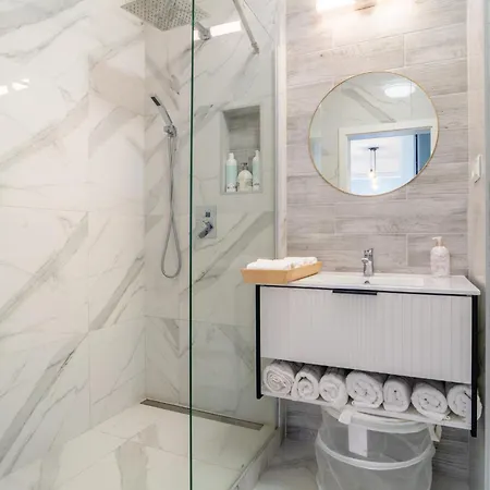 Modern Beautiful Close To The Center Apartment