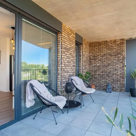 Modern Beautiful Close To The Center דירה