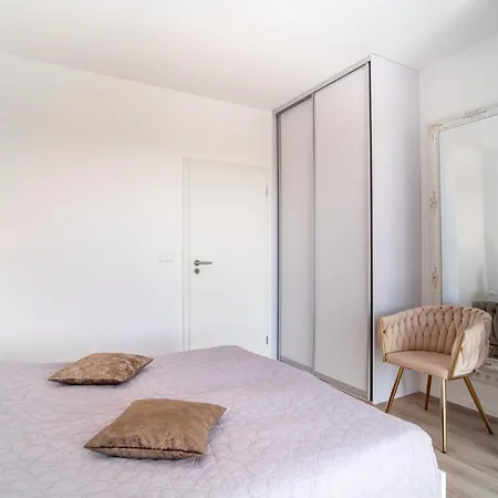 Modern Beautiful Close To The Center Apartment