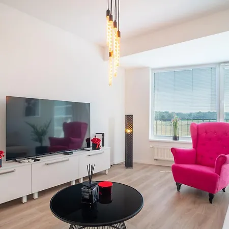 Modern Beautiful Close To The Center דירה
