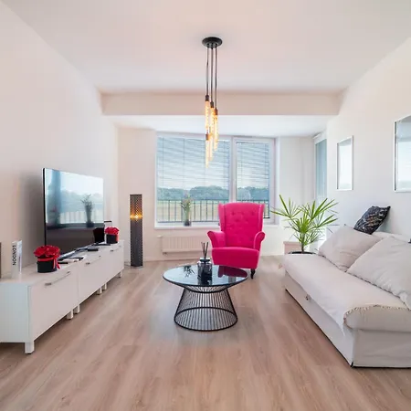 Modern Beautiful Close To The Center *