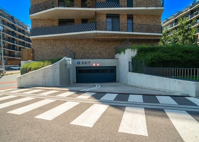 Modern Beautiful Close To The Center *