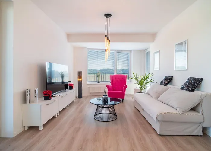 Modern Beautiful Close To The Center *