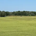 Modern Beautiful Close To The Center דירה