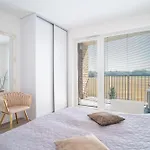 Modern Beautiful Close To The Center דירה