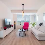 Modern Beautiful Close To The Center *