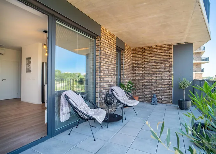 Modern Beautiful Close To The Center Apartment