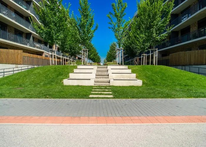 Modern Beautiful Close To The Center *